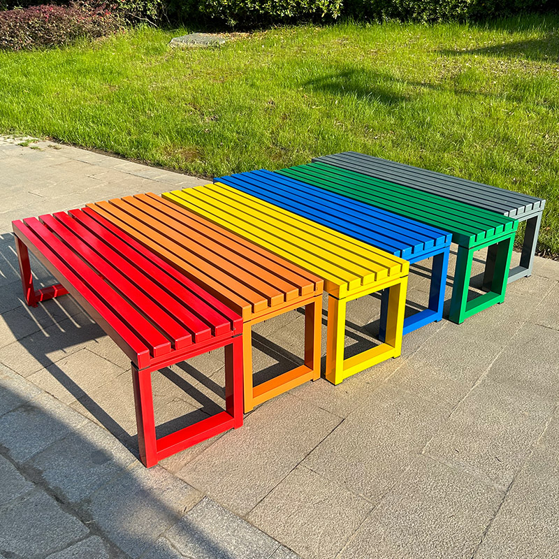 Outdoor Furniture Green - เก้าอี้เหล็กดัดสีขาวมีพนักพิง สำหรับสวนสาธารณะ ลานบ้าน หรือพื้นที่กลางแจ้ง